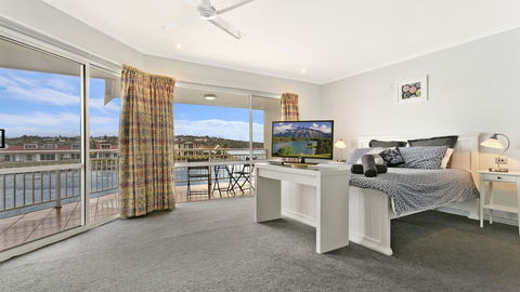 Salt Waterfront Apartment - Sunshine Coast Tourism 10