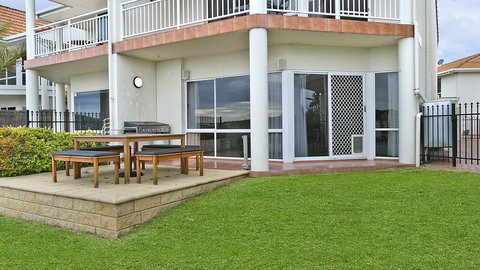 Salt Waterfront Apartment - Sunshine Coast Tourism 6