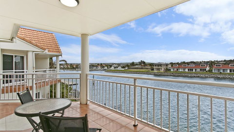 Salt Waterfront Apartment - Sunshine Coast Tourism 9