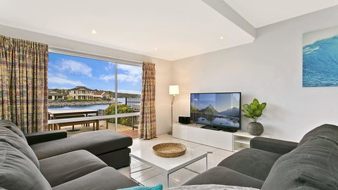 Salt Waterfront Apartment - Sunshine Coast Tourism 5