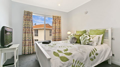 Salt Waterfront Apartment - Sunshine Coast Tourism 12