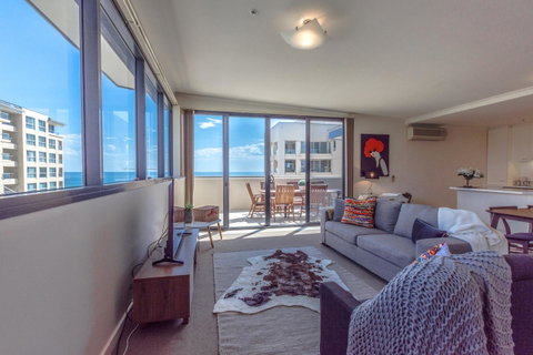 Lights Landing Penthouse - Sunshine Coast Tourism 1