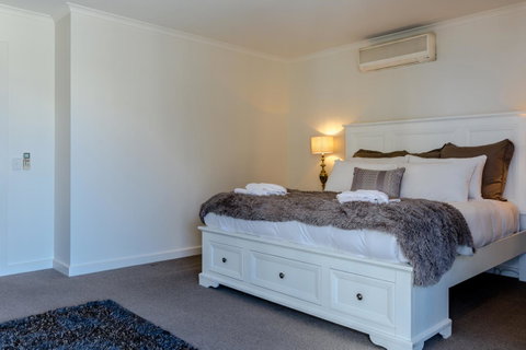 Lights Landing Penthouse - Sunshine Coast Tourism 12