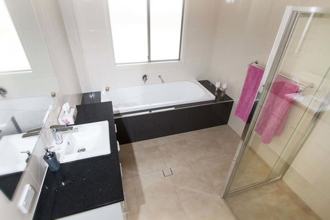 Brock's Base - Holiday Sunshine Coast 7