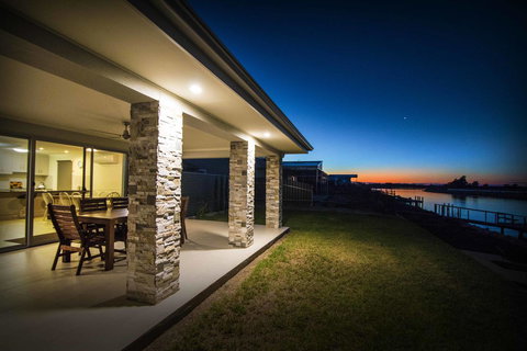 Brock's Base - Holiday Sunshine Coast 0