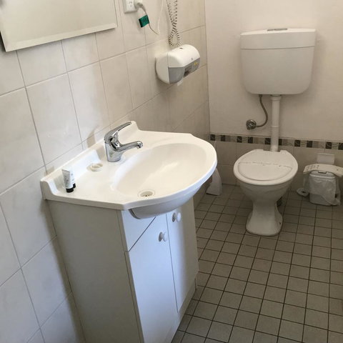 Travelway Motel - Holiday Sunshine Coast 1