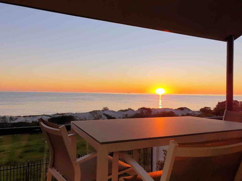 Luxurious 3 Bedroom Beachfront - Panoramic Views - Holiday Sunshine Coast 0