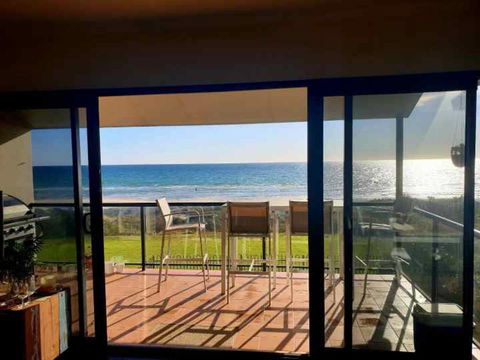 Luxurious 3 Bedroom Beachfront - Panoramic Views - Holiday Sunshine Coast 3