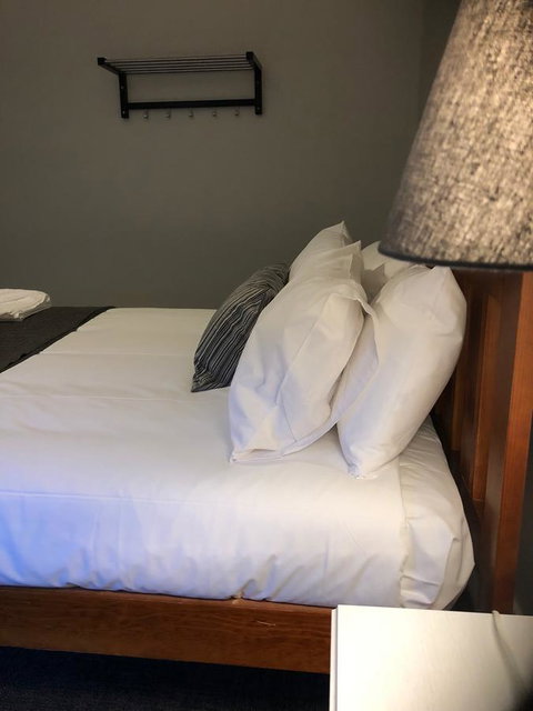 Cornwall Hotel - Holiday Sunshine Coast 9