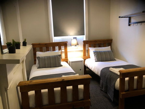 Cornwall Hotel - Holiday Sunshine Coast 14