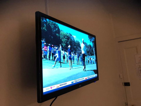 Cornwall Hotel - Holiday Sunshine Coast 4