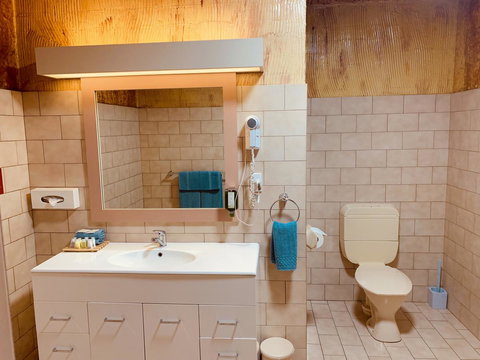 Desert Cave Hotel - Sunshine Coast Tourism 8