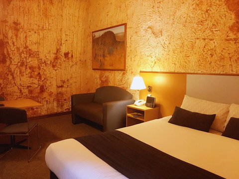 Desert Cave Hotel - Sunshine Coast Tourism 41