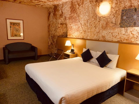 Desert Cave Hotel - Sunshine Coast Tourism 3