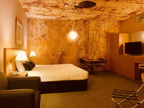 Desert Cave Hotel - Sunshine Coast Tourism 18