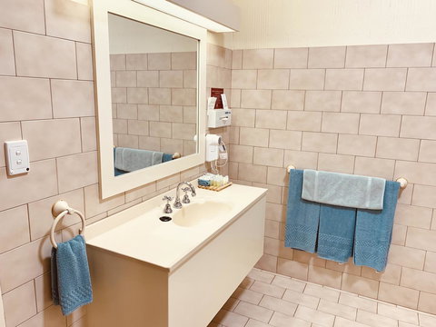 Desert Cave Hotel - Sunshine Coast Tourism 21