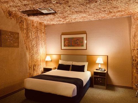 Desert Cave Hotel - Sunshine Coast Tourism 12