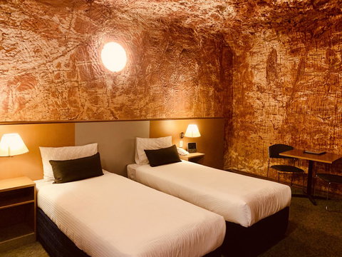 Desert Cave Hotel - Sunshine Coast Tourism 15