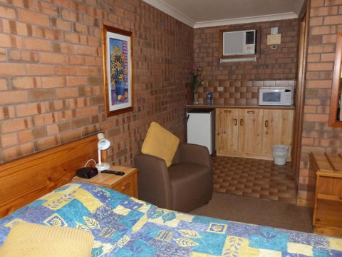 Wintersun Motel - Sunshine Coast Tourism 8