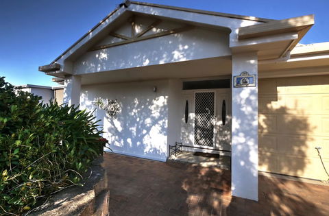 The Whitehouse - Sunshine Coast Tourism 3