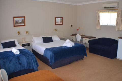 Deer Park Motor Inn Armidale - Holiday Sunshine Coast 1