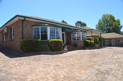 Deer Park Motor Inn Armidale - Holiday Sunshine Coast 32