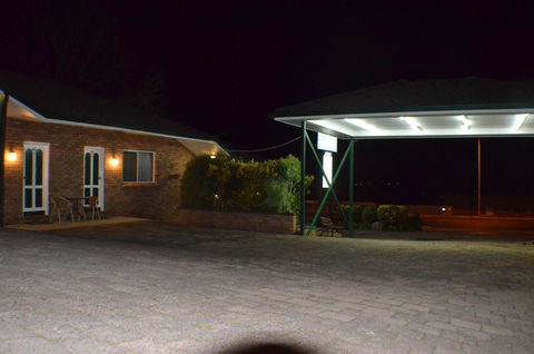 Deer Park Motor Inn Armidale - Holiday Sunshine Coast 17