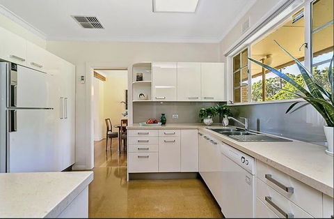 Stunning House With Beautiful Entertainment Area!! - Sunshine Coast Tourism 10