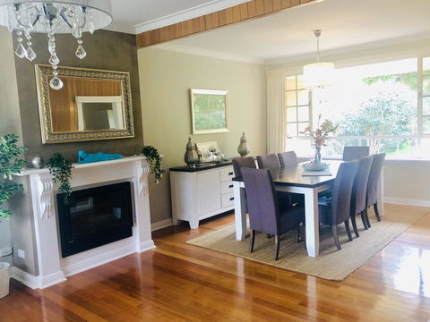 Stunning House With Beautiful Entertainment Area!! - Sunshine Coast Tourism 4