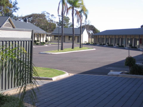 Sundowner Motel Hotel - Holiday Sunshine Coast 1