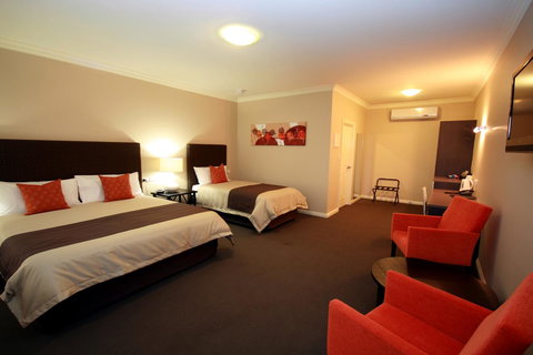 Sundowner Motel Hotel - Holiday Sunshine Coast 3