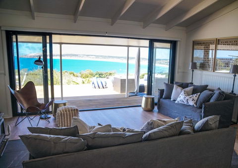 The Cape - Holiday Sunshine Coast 0