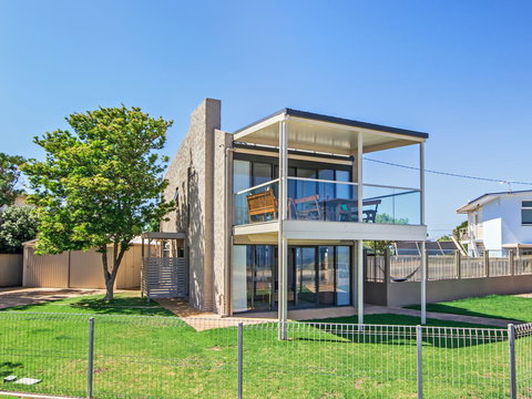 Pearl By The Sea - Sunshine Coast Tourism 1