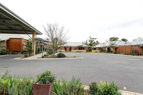 Strath Motel - Sunshine Coast Tourism 21