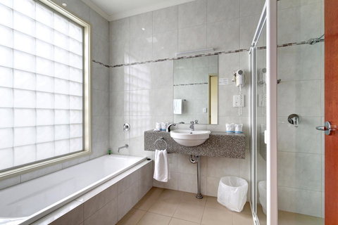 Strath Motel - Sunshine Coast Tourism 16