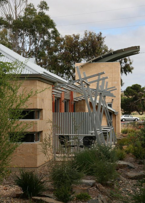 Strath Motel - Sunshine Coast Tourism 24