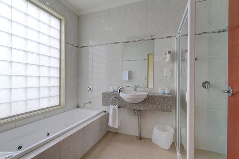 Strath Motel - Sunshine Coast Tourism 15