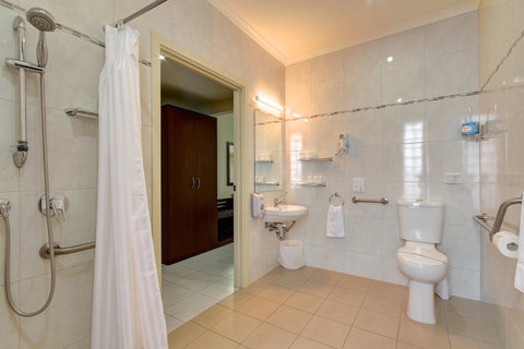 Strath Motel - Sunshine Coast Tourism 12