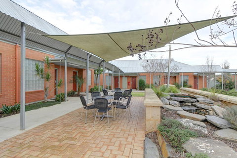 Strath Motel - Sunshine Coast Tourism 0