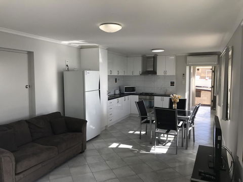 Beachside & Jetty View Apartment 6 - Captain\'s Apt - Holiday Sunshine Coast 17