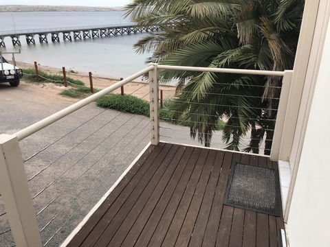 Beachside & Jetty View Apartment 6 - Captain\'s Apt - Holiday Sunshine Coast 10