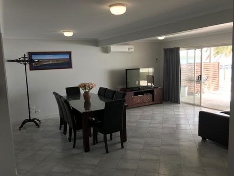 Beachside & Jetty View Apartment 6 - Captain\'s Apt - Holiday Sunshine Coast 27
