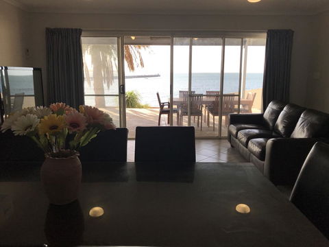 Beachside & Jetty View Apartment 6 - Captain\'s Apt - Holiday Sunshine Coast 31