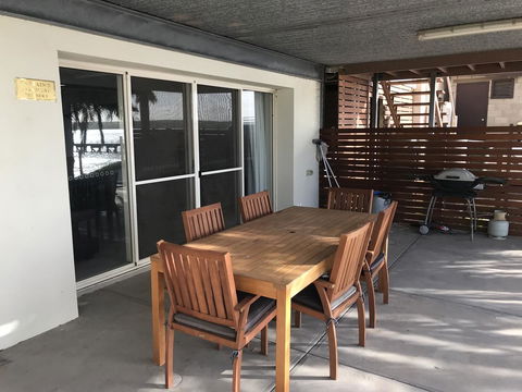 Beachside & Jetty View Apartment 6 - Captain\'s Apt - Holiday Sunshine Coast 38