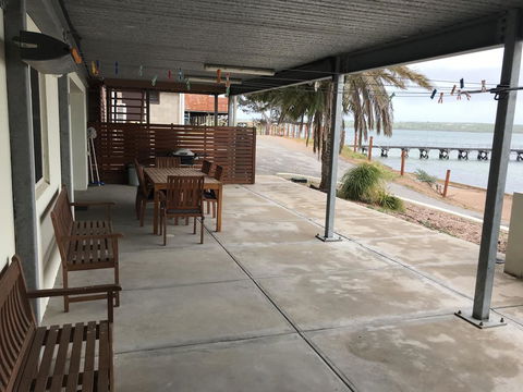 Beachside & Jetty View Apartment 6 - Captain\'s Apt - Holiday Sunshine Coast 37