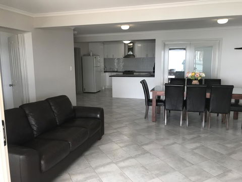 Beachside & Jetty View Apartment 6 - Captain\'s Apt - Holiday Sunshine Coast 32