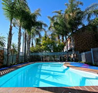 Cattlemans Country Motor Inn  Serviced Apartments - Holiday Sunshine Coast
