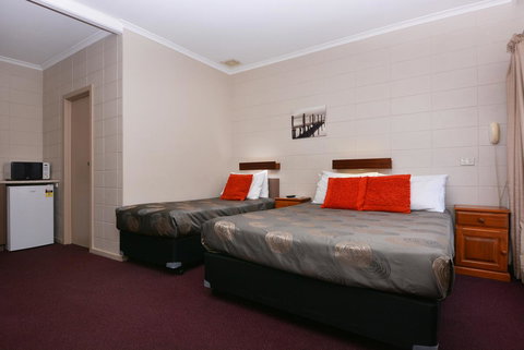 Motel Poinsettia - Sunshine Coast Tourism 4