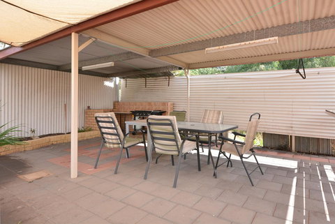 Motel Poinsettia - Sunshine Coast Tourism 12