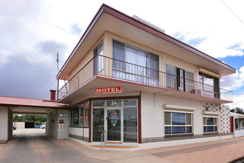 Motel Poinsettia - Sunshine Coast Tourism 13